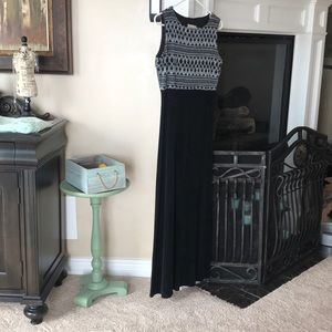 Maxi black dress with white detailing